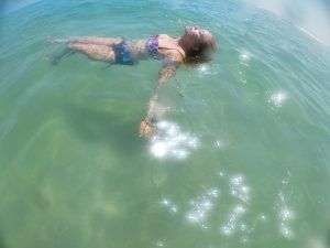 Yuli flotando