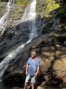 Javier Andrade en cascada