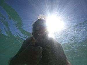 Javier Andrade bajo el agua